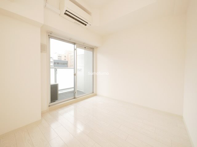 居室・リビング　こちらのリビングで趣味の時間をお楽しみください