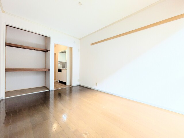 その他部屋・スペース　【洋室６帖】　容量たっぷりの収納付き★