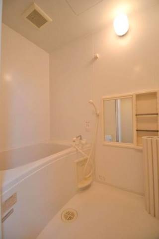 バス・シャワールーム　清潔感溢れるお風呂