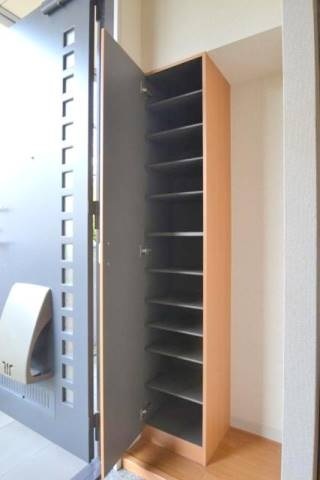 玄関　玄関横にシューズボックス
