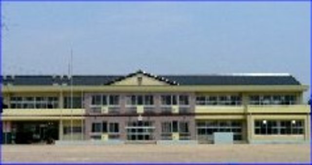 小学校　小山市立小山城南小学校（小学校）まで876m