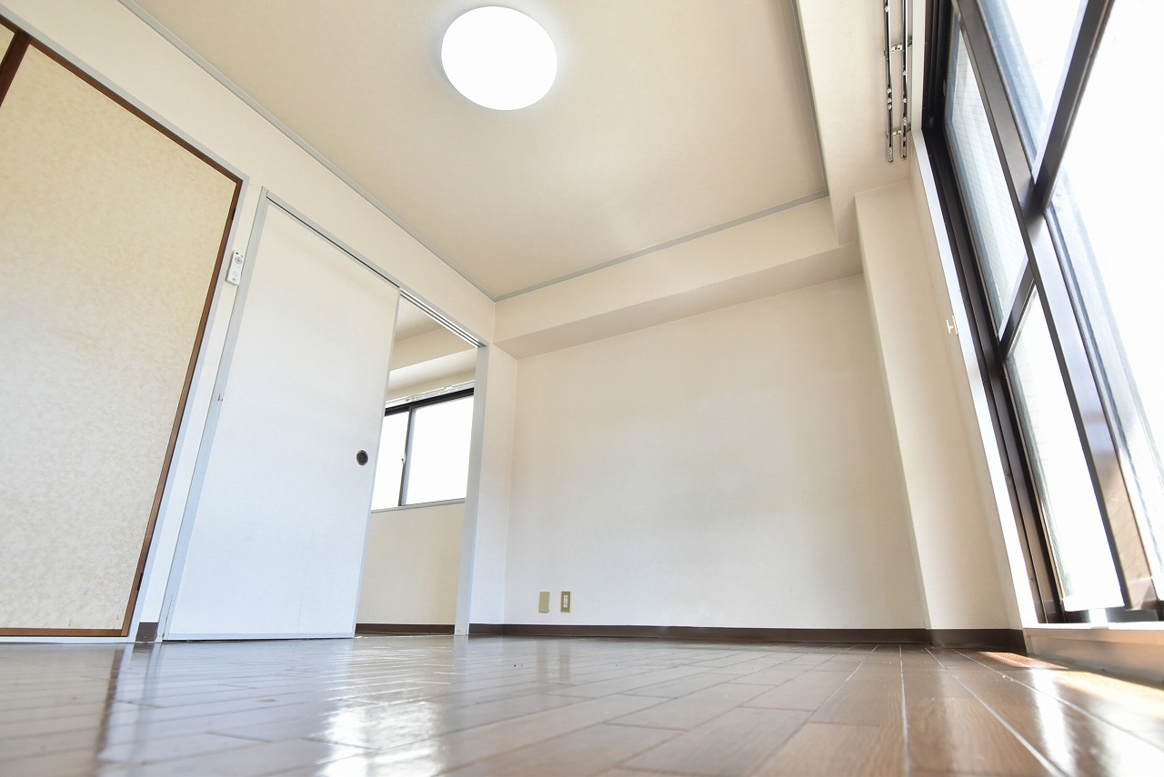 居室・リビング　ゆったりリビング窓も多いですよ♪