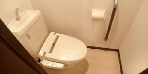 トイレ　冬でもあったか、温水洗浄便座付きです♪