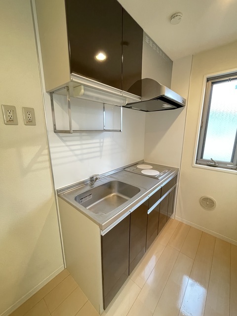 キッチン　小窓付きキッチン☆換気もしやすいですね！