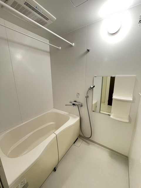 バス・シャワールーム　雨の日に心強い浴室乾燥機付き！