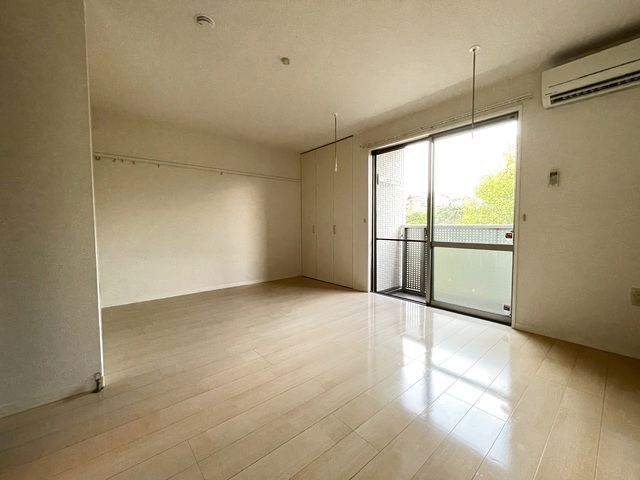 その他部屋・スペース　広々とした８．９帖のお部屋です！家具配置もしやすいですね☆