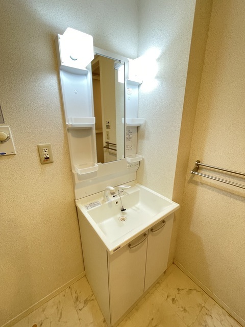 洗面設備　朝の忙しい支度もスムーズ！独立洗面台付き☆