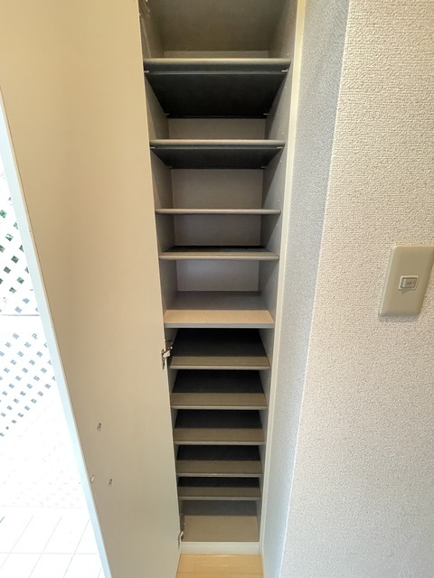 収納　玄関入口にはシューズボックス付き！