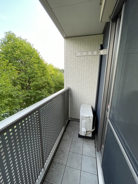 バルコニー　お天気な日はバルコニーに洗濯物を干す事ができます♪