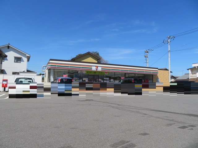 コンビニ　セブンイレブン（コンビニ）まで689m