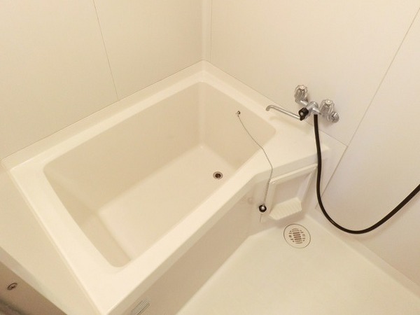 バス・シャワールーム　キレイにリフォームされています！