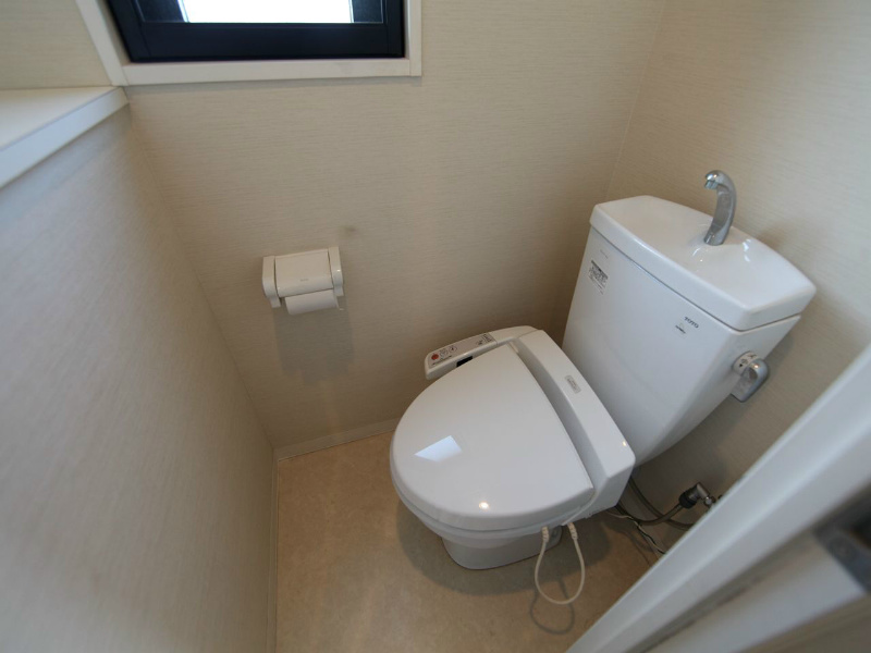 トイレ　洋式トイレ（温水洗浄便座付）