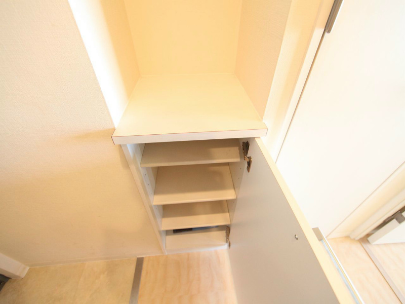 玄関　シューズボックス完備