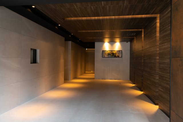 エントランス　落ち着いたエントランスです