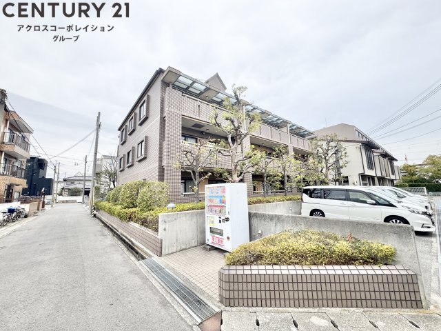 建物外観　敷地内に駐輪場あります☆