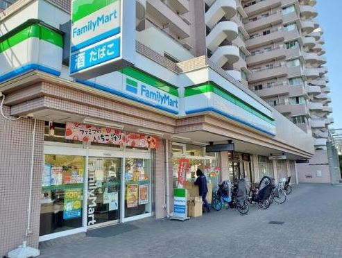 コンビニ　ファミリーマート 千住曙町店（コンビニ）まで357m