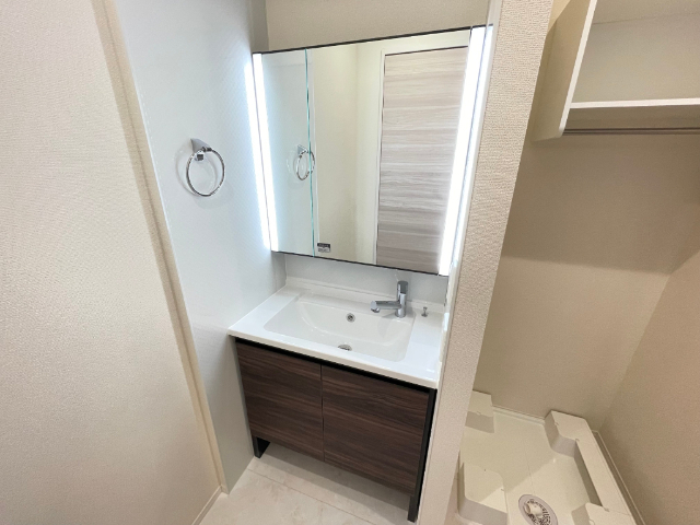 洗面設備　独立洗面台付きです