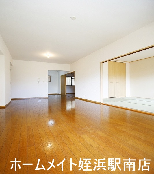 居室・リビング　★広々70平米の３ＬＤＫ★参考写真