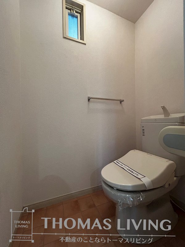 トイレ　実際の写真を準備中の為、同じ建物の別室写真です。参考下さい。