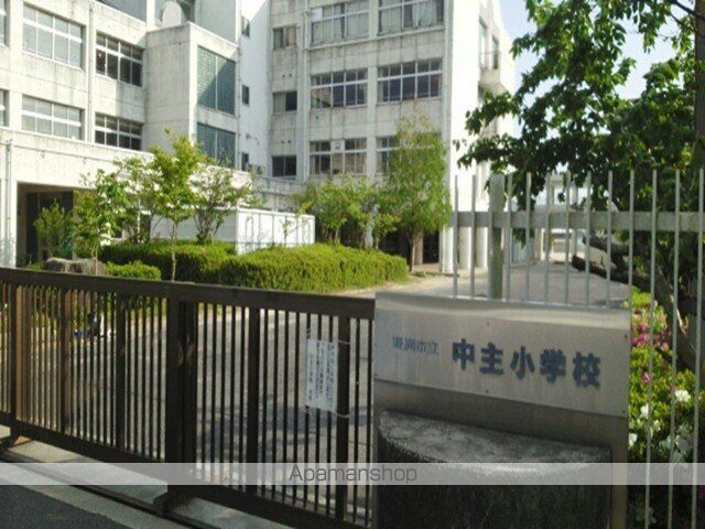 小学校　野洲市立中主小学校（小学校）まで686m