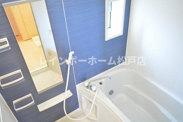 バス・シャワールーム　落ち着いた空間のお風呂です