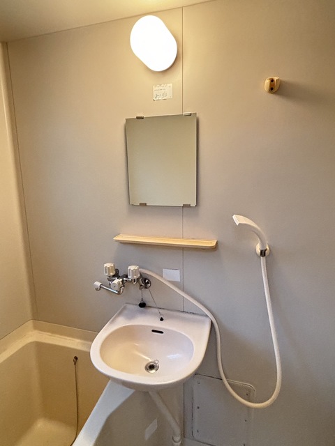 洗面設備　別部屋参考写真です