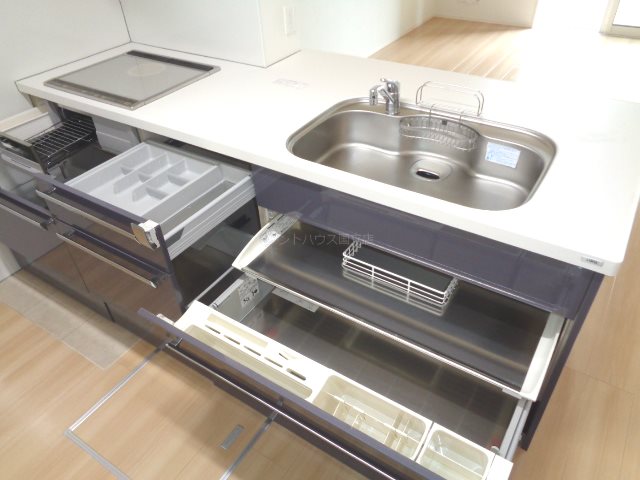 キッチン　同物件別部屋参考写真です