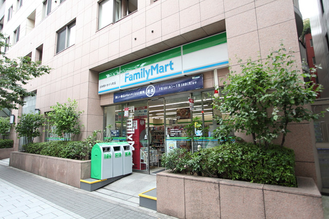 コンビニ　ファミリーマート 日本橋かきがら町店（コンビニ）まで329m