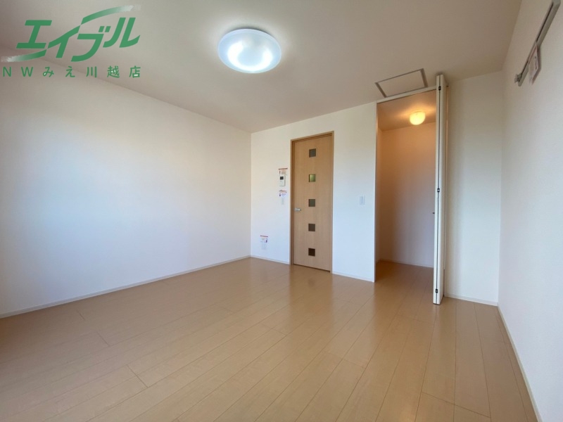 居室・リビング　同物件別室の画像です