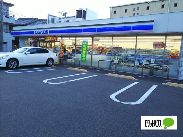 コンビニ　ローソン陽明小学校前店（コンビニ）まで815m