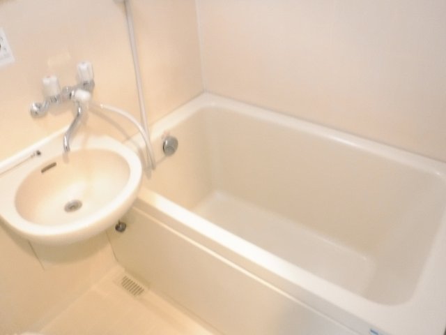 バス・シャワールーム　他のお部屋の参考写真となります。