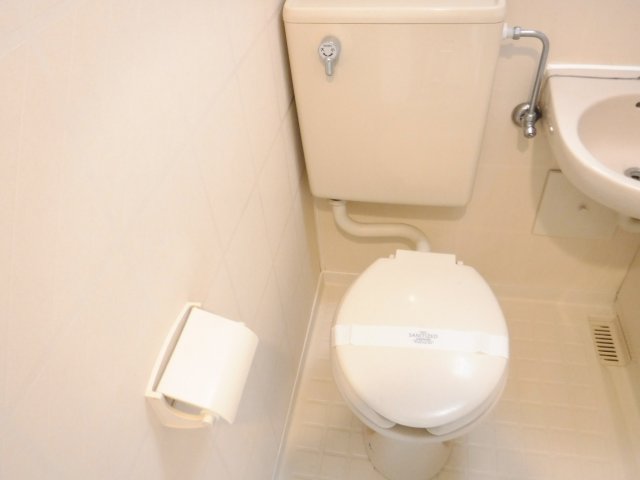 トイレ　他のお部屋の参考写真となります。