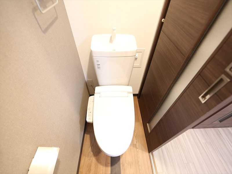 トイレ　温水洗浄暖房便座付トイレ