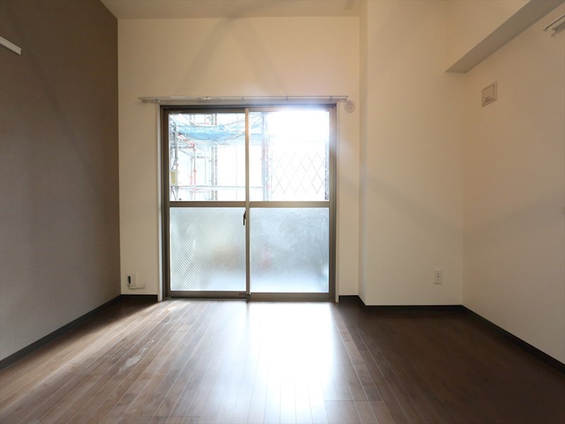 バルコニー　洋室11.2帖　2面採光　エアコン完備　南面バルコニー