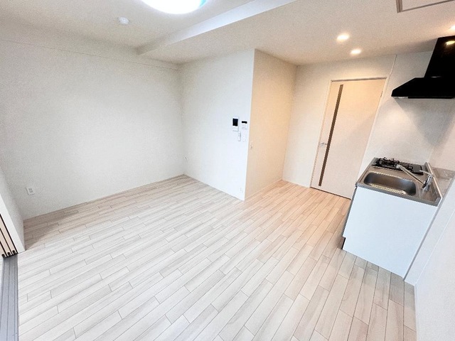 居室・リビング　同物件、別号室の写真