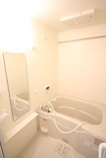 バス・シャワールーム　この写真の反転です。