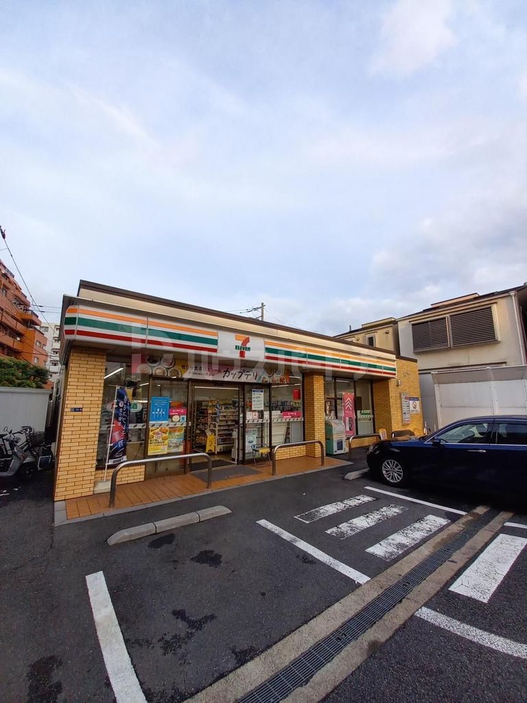 コンビニ　セブンイレブン向島5丁目店（コンビニ）まで320m