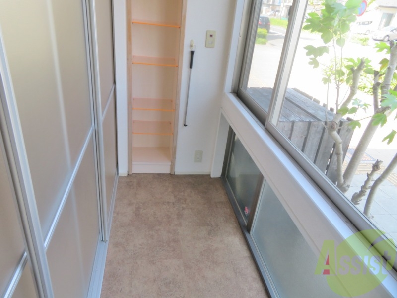 バルコニー　サンルーフはよく陽が当たり気持ちが良いです。