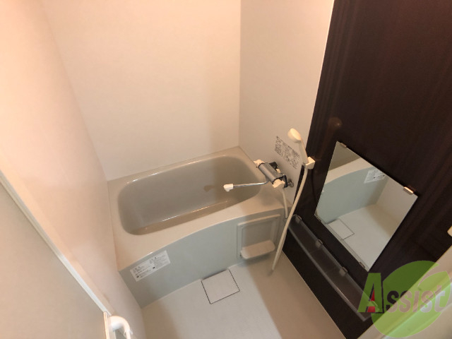 バス・シャワールーム　バスルームはこちらです。広々としてゆったり休めます。