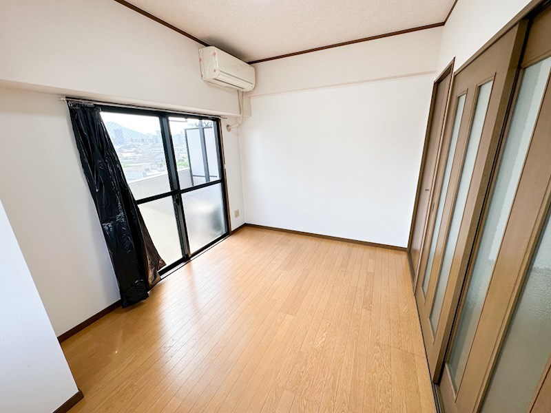 居室・リビング　★出窓のある洋室6帖★