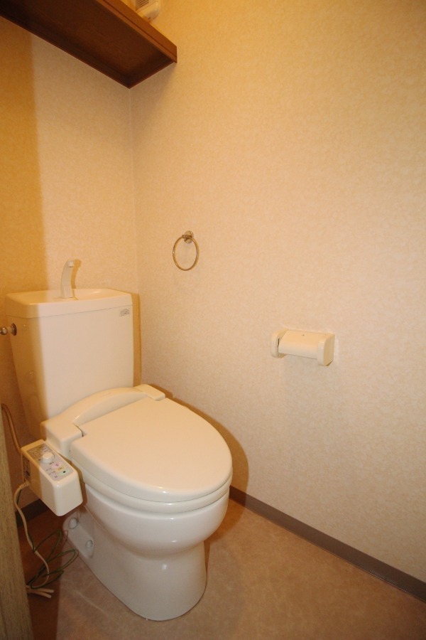 トイレ　温水洗浄便座付き