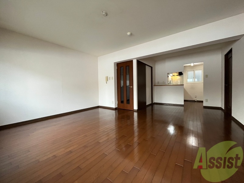 居室・リビング　広々したリビングで快適にくつろげそうです。