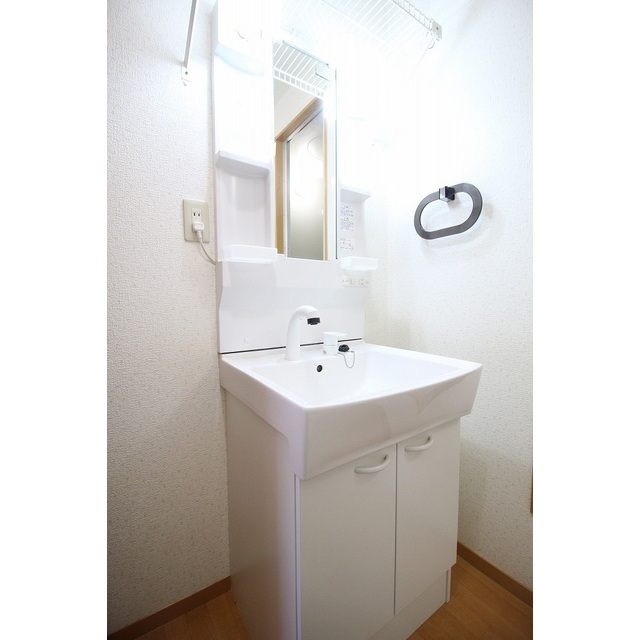 洗面設備　写真は２０１号室のものです。
