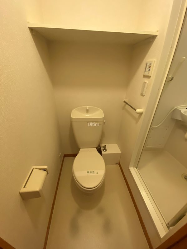 トイレ　※他のお部屋の写真です