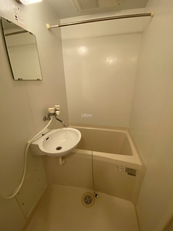 バス・シャワールーム　※他のお部屋の写真です