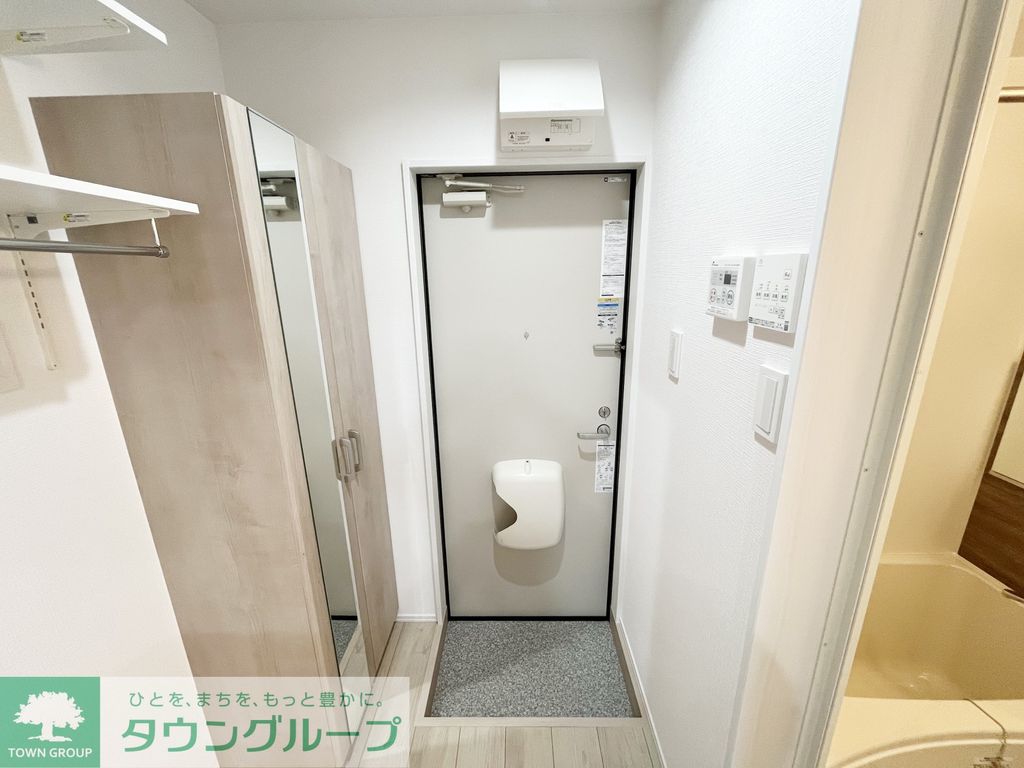 玄関　トイレ