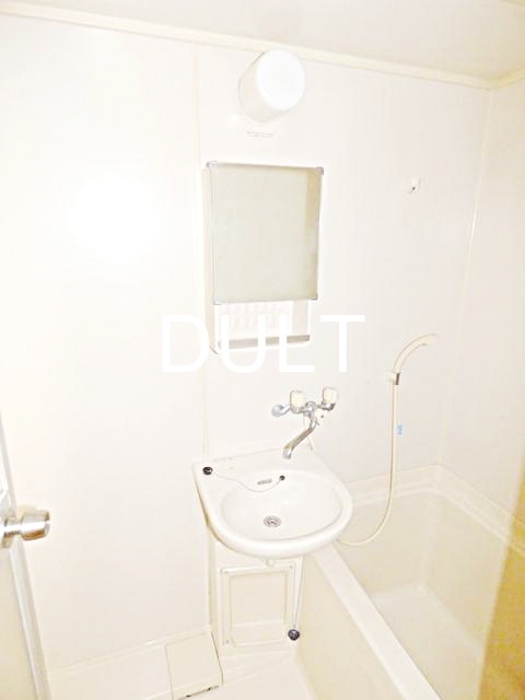 バス・シャワールーム　バスルームです。