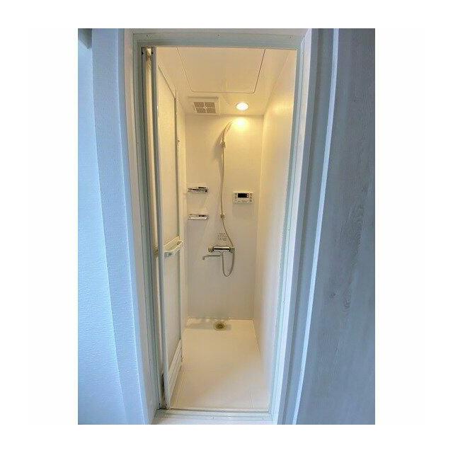 バス・シャワールーム　シャワー