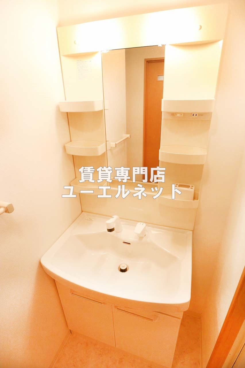 洗面設備　清潔感ある独立洗面台で毎日気持ちよく♪