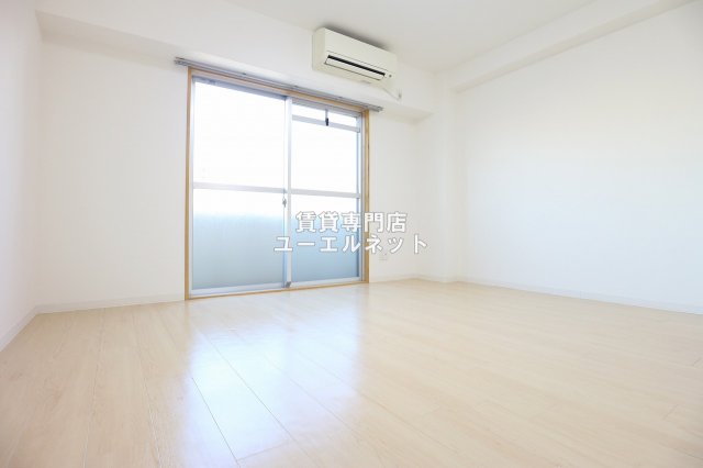 居室・リビング　ゆったりとくつろげる、落ち着きのある居室空間です